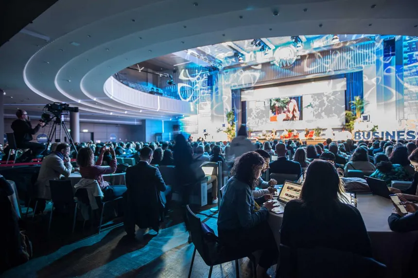Johnson & Johnson multi-site broadcast: live product launch across 6 French cities, Maison de la Mutualité Paris